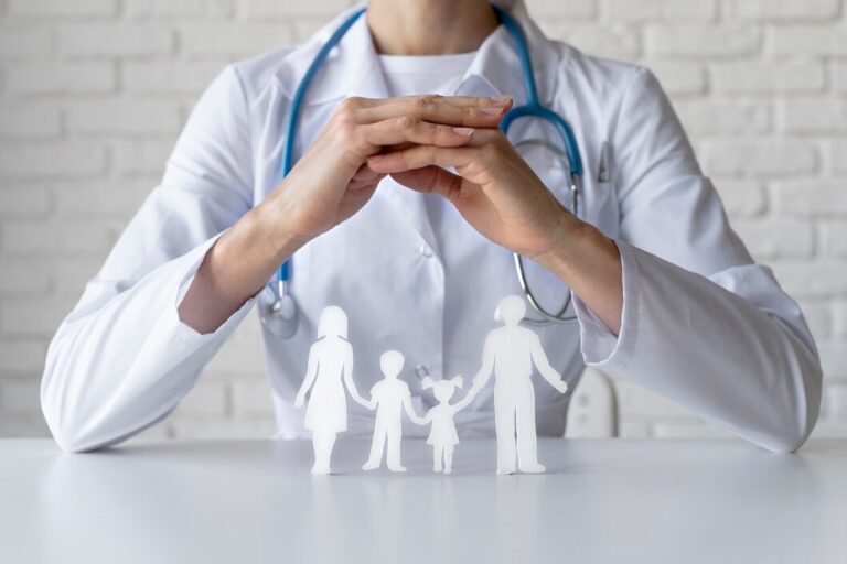 close-up-doctor-paper-family_23-2149191361